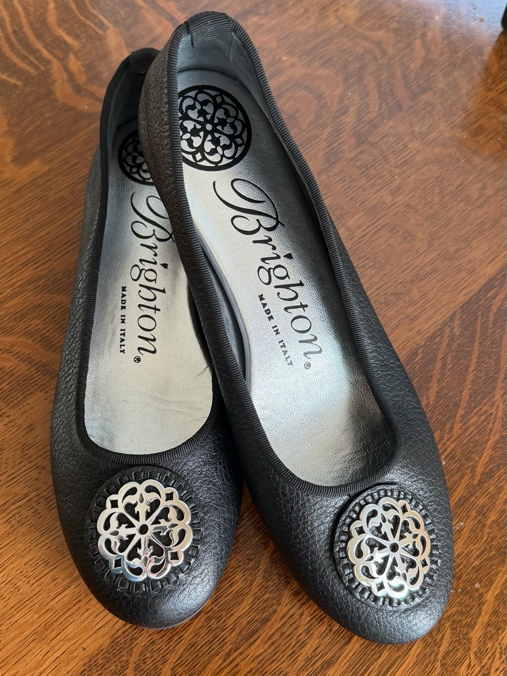 Brighton Black Leather Aleta Ballet Flats w/ Silver Medallion made in Italy sz 8